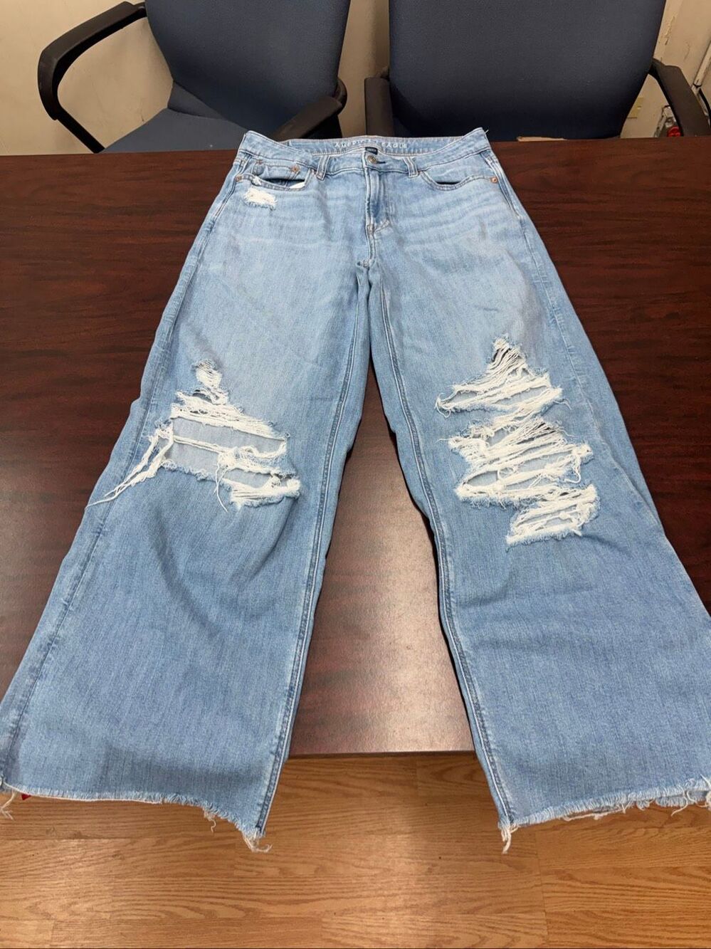 American Eagle Stretch Low-Rise Baggy Wide Leg Jeans Size 4